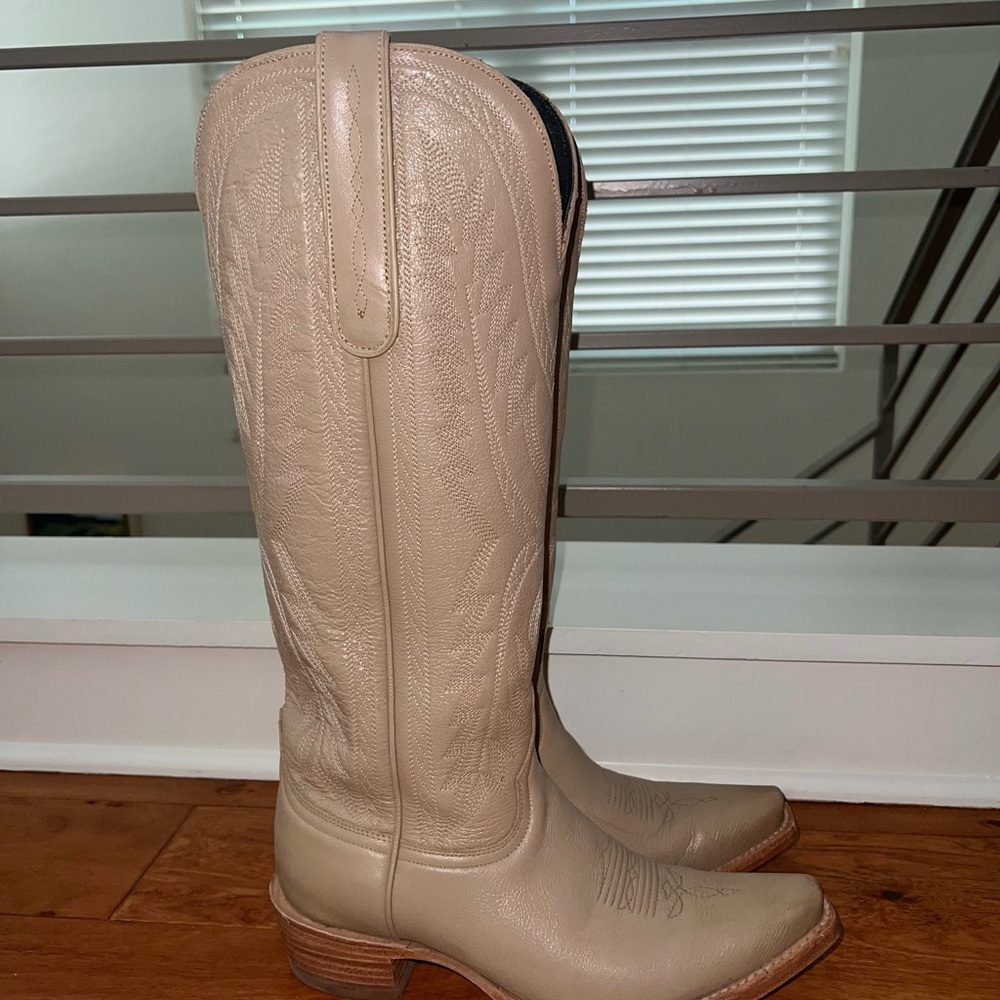 Allen’s Brand - Jena - Taupe Women’s Size 8